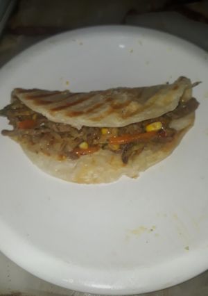 Una foto de Tacos con disco de empanadas y con lo que tengo