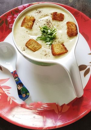 রসুন স্যুপ / গার্লিক স্যুপ (rasun/garlic soup recipe in Bengali) রেসিপির প্রধান ছবি