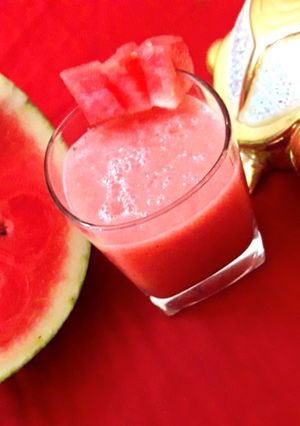વોટરમેલન કુલર (Watermelon Cooler Recipe In Gujarati) રેસીપી મુખ્ય ફોટો