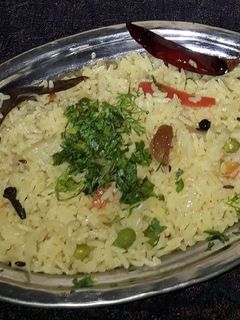 व्हेज पुलाव (veg pulav recipe in marathi) रेसिपी चे मुख्य फोटो