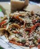 Repollo salteado con huevo y salchichas... LuisFy