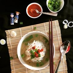 Dak Gomtang (Korean Chicken Rice Soup) A picture of Dak Gomtang (Korean Chicken Rice Soup).