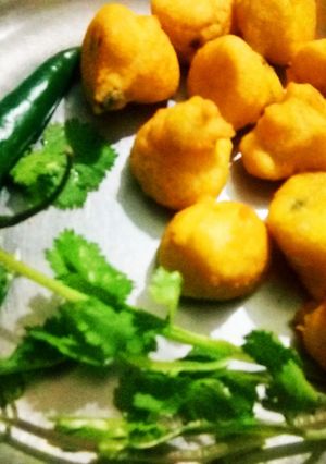 A picture of Moong dal pakodi.