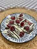Tableta de yogur con frambuesas y chocolate
