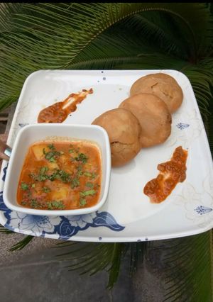 A picture of Mung dal kachodi.