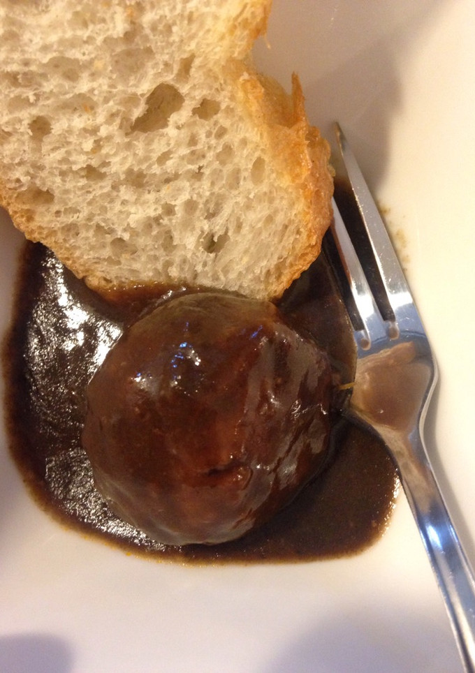 Una foto de Albóndigas de pollo en tinta