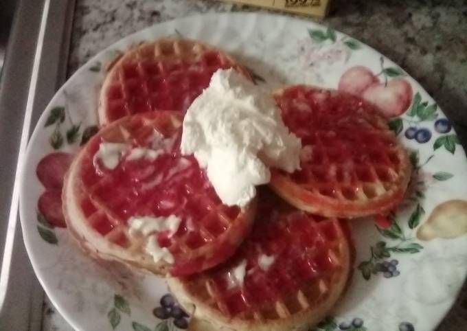 Strawberry 🍓 waffles