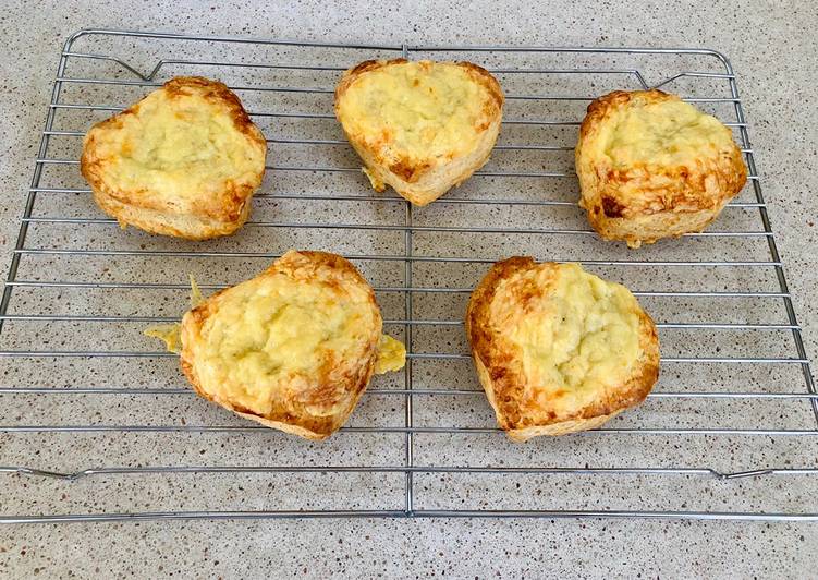 Quick cheese scones