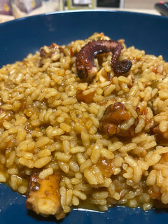 Una foto de Arroz meloso de pulpo y colas de langostino