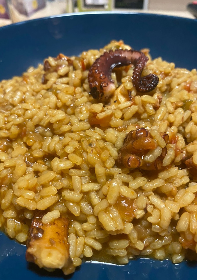 Una foto de Arroz meloso de pulpo y colas de langostino
