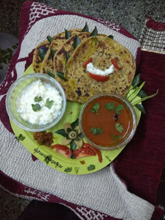 આલુ પરાઠા (Aloo Paratha Recipe In Gujarati) રેસીપી મુખ્ય ફોટો