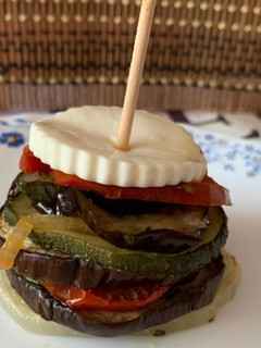 Foto principal de Milhoja de verduras con queso fresco