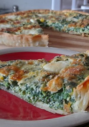 Una foto de Quiche de espinacas, choclo y mozzarella