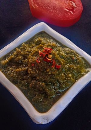 A picture of Garlic chutney.