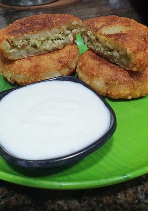 A picture of Upvasache Stuffed Sabudana Kachori.