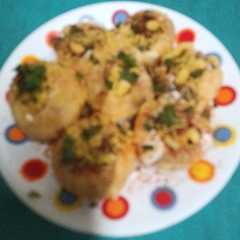 A picture of Roadside Dahi Batata Puri.