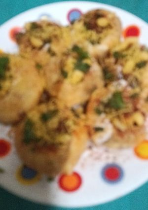A picture of Roadside Dahi Batata Puri.