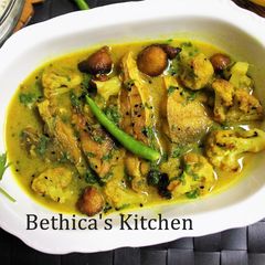 A picture of Pomfret Macher Jhol (Pomfret Fish Curry - Bengali Style).
