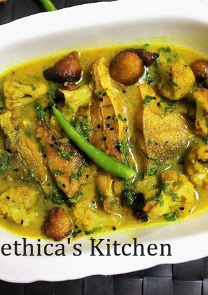 A picture of Pomfret Macher Jhol (Pomfret Fish Curry - Bengali Style).
