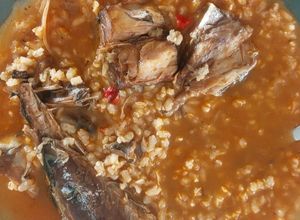 Una foto de Arroz con caballa (tipo caldero)