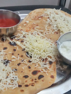 ચીઝ પરાઠા (Cheese Paratha Recipe In Gujarati) રેસીપી મુખ્ય ફોટો