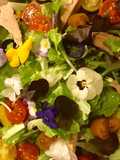 Ensalada con flores, 🌺tomatitos cherry de tres colores y bonito del norte