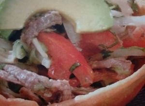 Una foto de Cazuelas de salpicón con aderezo de vinagreta 🍲