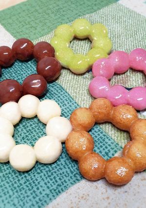 日式波堤甜甜圈（巧克力、覆盆莓、抹茶、椰子、蜂蜜） 的食譜成品照片