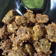 A picture of Spring onion pakoda.