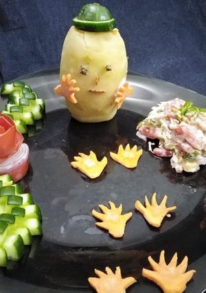 A picture of My grip on potato salad.