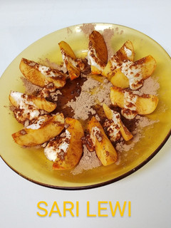 Una foto de Comida caliente día 2>Postre>Manzana>Queso fresco batido>Cacao