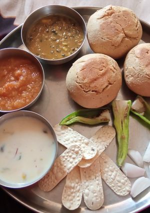 લીટી (Litti Recipe In Gujarati) રેસીપી મુખ્ય ફોટો