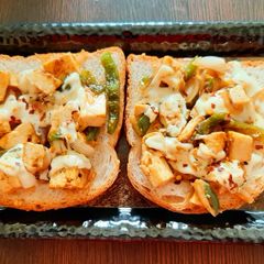 A picture of Kadai paneer sandwich.