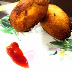 A picture of Bread roll.