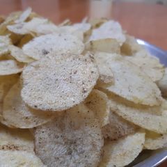 A picture of Non fried potato chips.