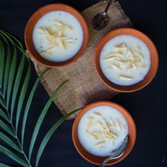 A picture of Simplest pudding of all time: Phirni.