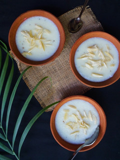 A picture of Simplest pudding of all time: Phirni.
