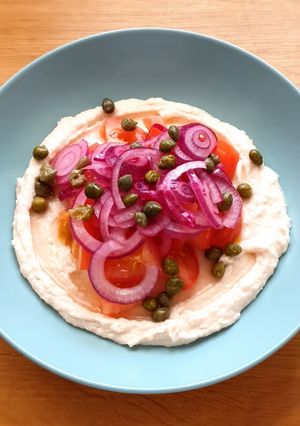 Foto principal de Hummus de alubias blancas con tomate