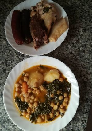 Una foto de Cocido de acelgas con pringá