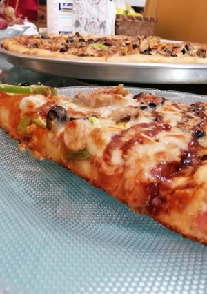 صورة لوصفة 🍕 بيتزا الفخامة محشوة الاطراف 🍕