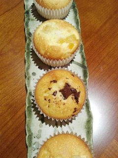 Una foto de Magdalenas de chocolate y de naranja