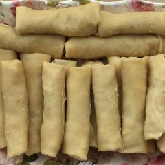 A picture of Spring rolls.
