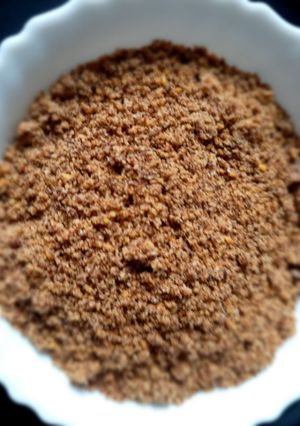 A picture of Alsi podi.