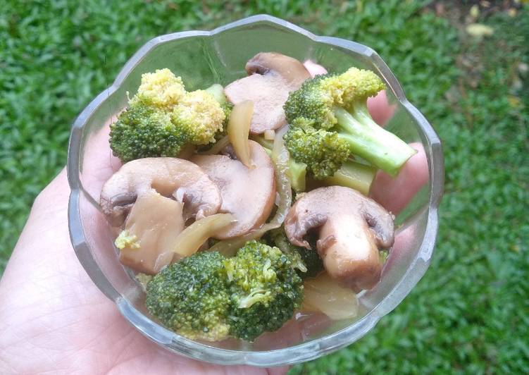Cara Gampang Membuat Tumis Brokoli Jamur Anti Gagal