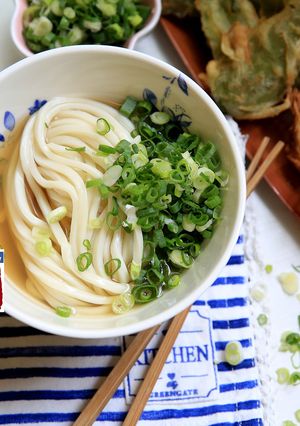 烏龍麵，湯頭做法。 的食譜成品照片