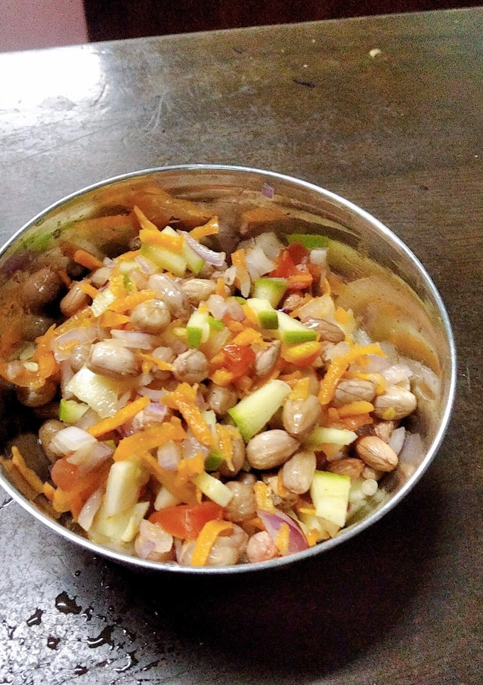 நிலக்கடலை சாலட் (Nilakadalai salad recipe in tamil) செய்முறை முக்கிய புகைப்படம்