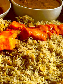عکسی از دستور باقالی پلو با مرغ زعفرونی