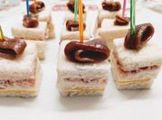 Una foto de canape de queso philadelphia
