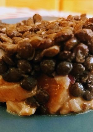 Une photo de Saumon cru mariné aux lentilles