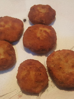 Una foto de Croquetas de arroz y pollo